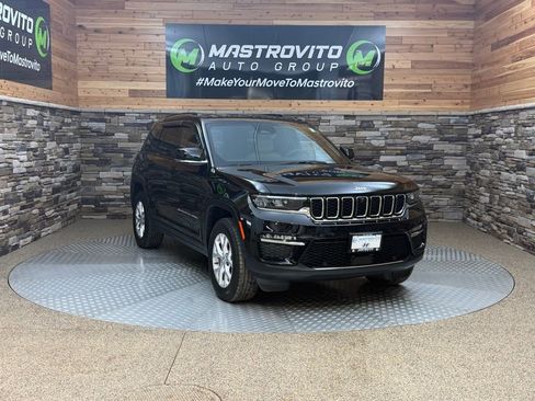 Used 2023 Jeep Grand Cherokee Limited w/ Luxury Tech Group II image 2