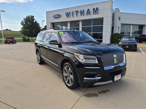 Used 2019 Lincoln Navigator L Reserve AWD/4WD image 2