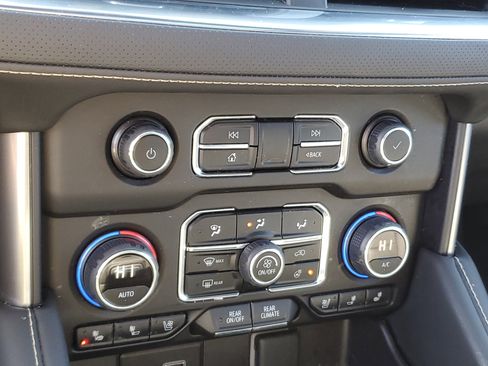 Used 2023 Chevrolet Tahoe Premier w/ Advanced Technology Package image 21