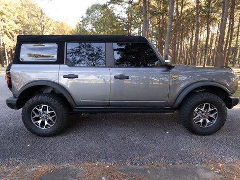 Used 2023 Ford Bronco Badlands image 2