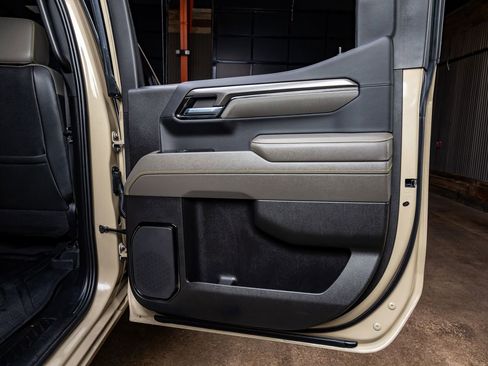 Used 2022 Chevrolet Silverado 1500 ZR2 w/ Technology Package image 38