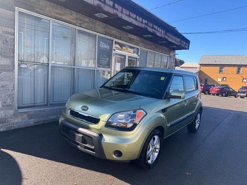 Used 2011 Kia Soul + w/ Audio Pkg image 1