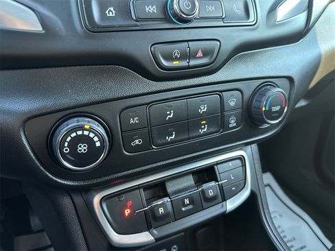 Certified 2024 GMC Terrain SLE image 18