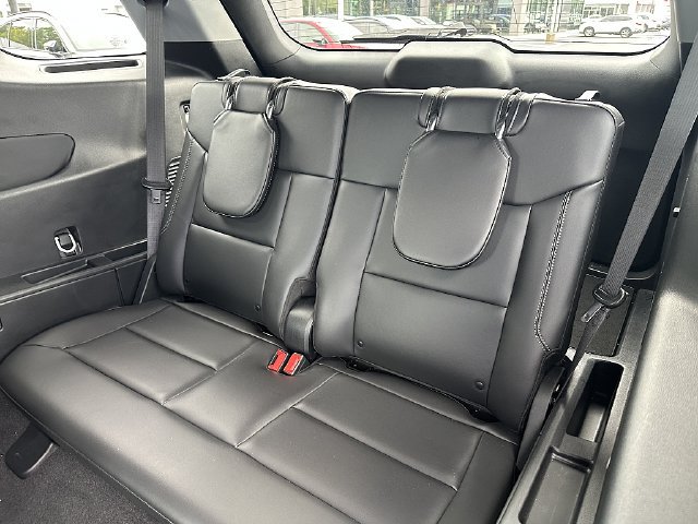 Used 2023 Ford Explorer XLT w/ Equipment Group 202A AWD/4WD image 17