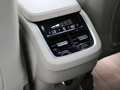 Used 2016 Volvo XC90 T6 Momentum w/ Momentum Plus Package image 12