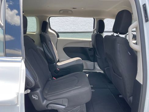 Used 2022 Chrysler Voyager LX FWD image 34