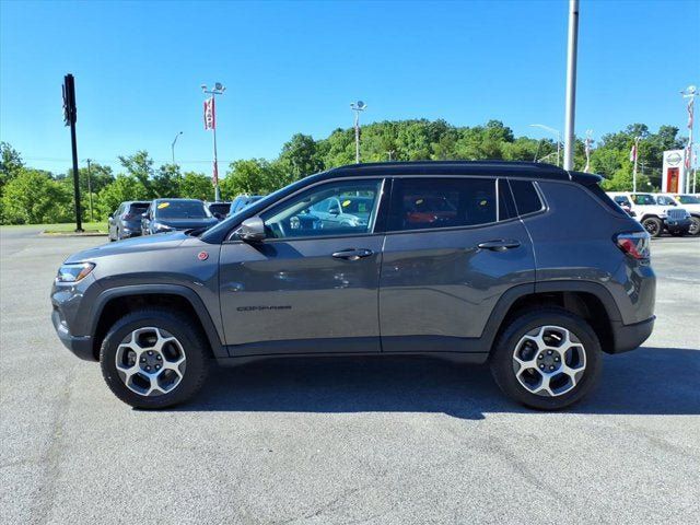 Used 2022 Jeep Compass Trailhawk w/ Trailhawk Convenience Group AWD/4WD image 2