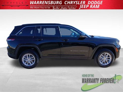 New 2026 Jeep Grand Cherokee Laredo image 2