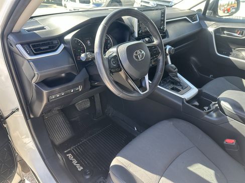 Used 2020 Toyota RAV4 XLE w/ Convenience Package image 8