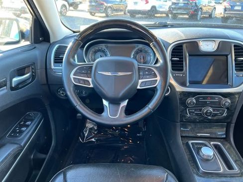 Used 2017 Chrysler 300 C image 10