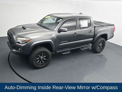 Used 2017 Toyota Tacoma TRD Sport AWD/4WD image 22