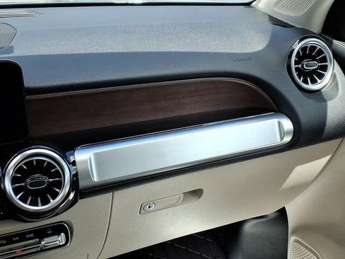 Used 2022 Mercedes-Benz GLB 250 image 24