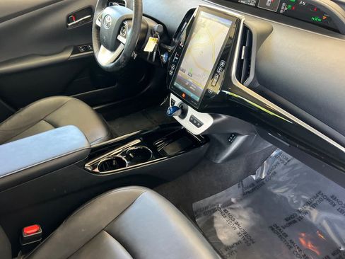 Certified 2017 Toyota Prius Prime Advanced FWD image 16