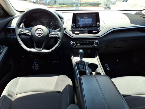 Certified 2025 Nissan Altima 2.5 S FWD image 8