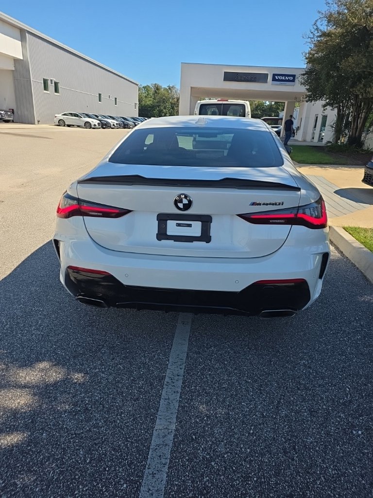 Used 2024 BMW M440i Coupe RWD image 3