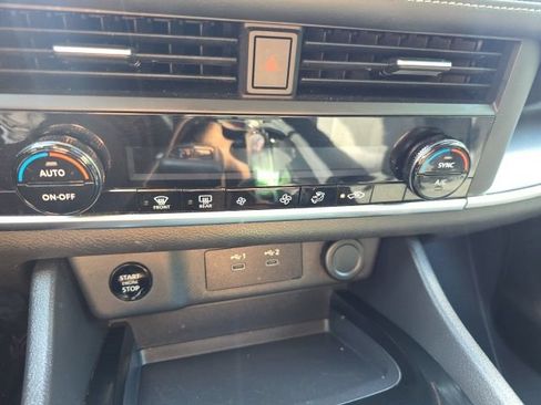 Used 2024 Nissan Rogue SV AWD/4WD image 22