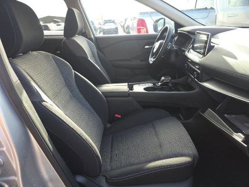 Used 2023 Nissan Rogue SV image 9