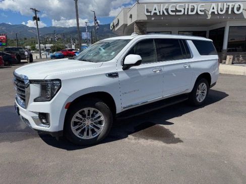 Used 2023 GMC Yukon XL SLT AWD/4WD image 7