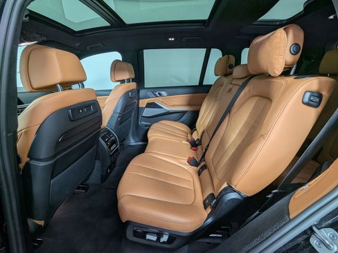 Used 2021 BMW X7 M50i image 21