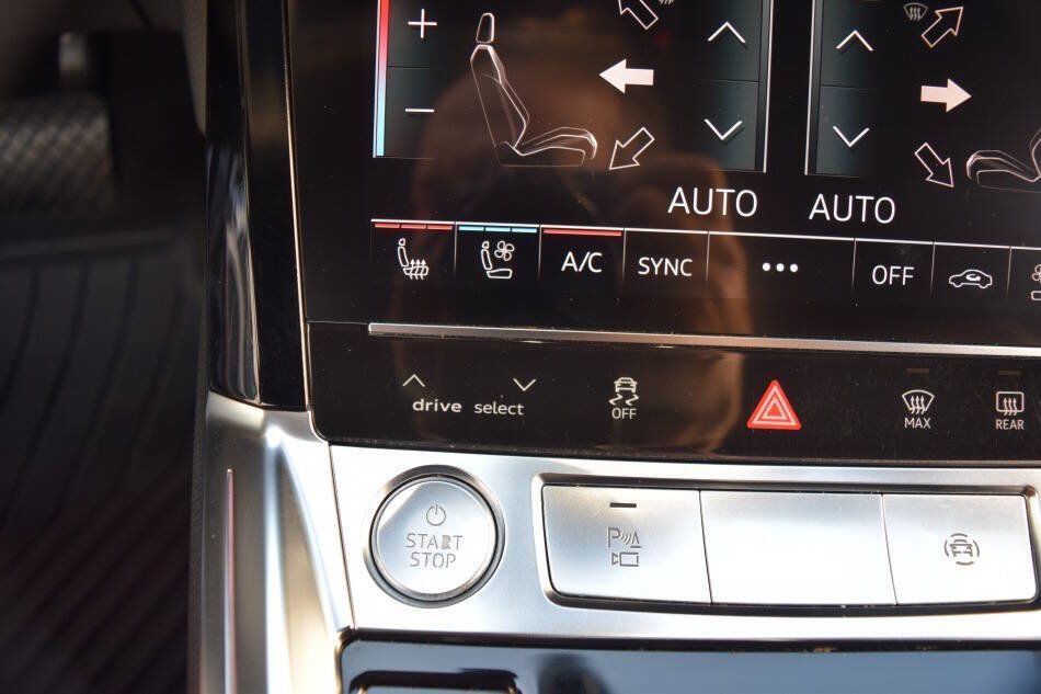 Used 2019 Audi e-tron Prestige w/ Prestige Package AWD/4WD image 57