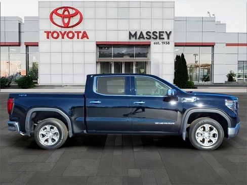 Used 2025 GMC Sierra 1500 SLT image 2