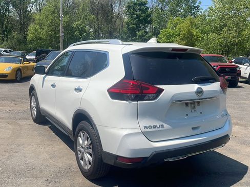 Used 2017 Nissan Rogue SV AWD/4WD image 5