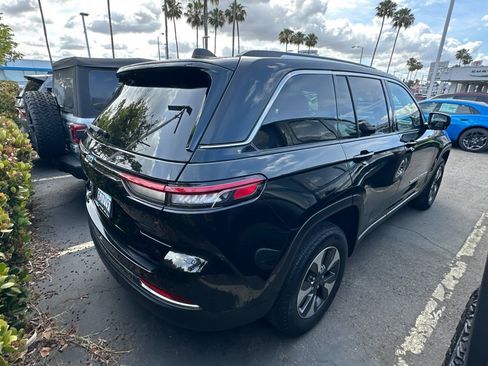 Used 2023 Jeep Grand Cherokee 4WD 4xe image 4