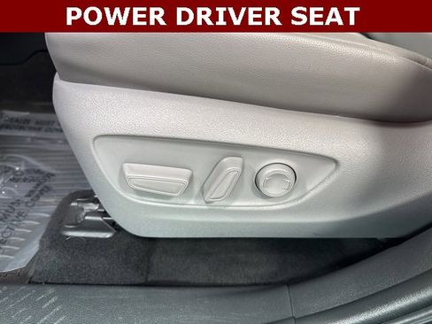 Used 2022 Toyota Highlander XLE image 6