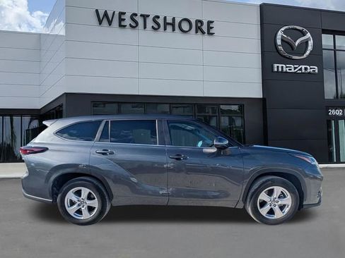 Used 2025 Toyota Highlander LE FWD image 2