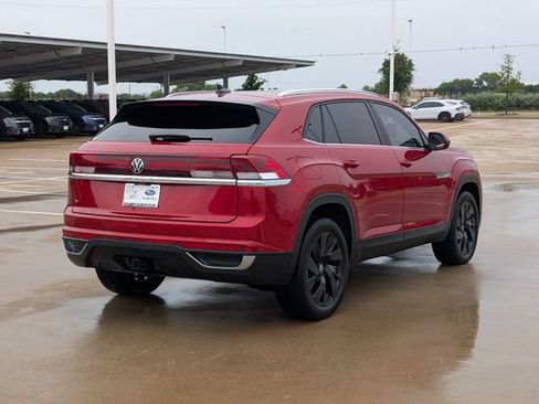 Used 2024 Volkswagen Atlas Cross Sport SE w/ Panoramic Sunroof Package FWD image 5