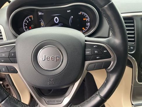 Used 2021 Jeep Grand Cherokee Laredo image 19