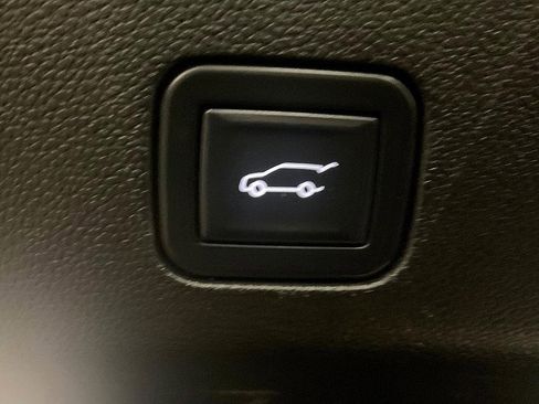 Used 2023 GMC Yukon SLT image 16