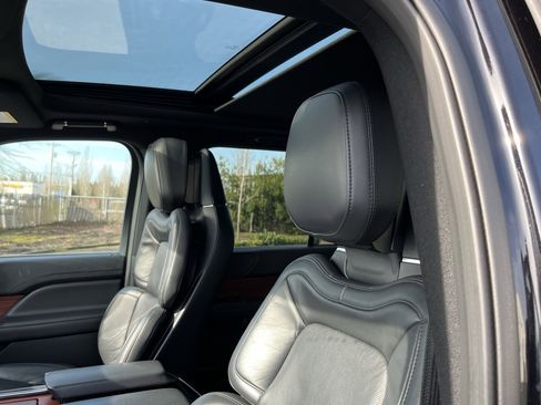 Used 2024 Lincoln Navigator Reserve image 17