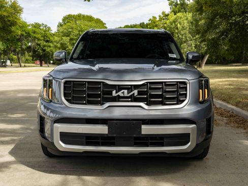 Used 2025 Kia Telluride S FWD image 3