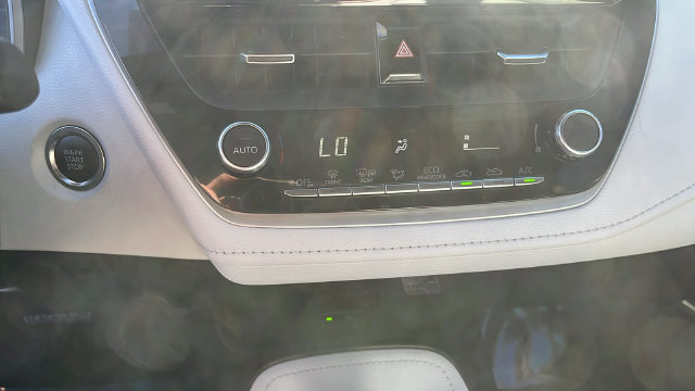 Used 2025 Toyota Corolla SE w/ SE Package FWD image 13