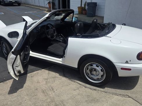 Used 1993 MAZDA MX-5 Miata RWD image 8