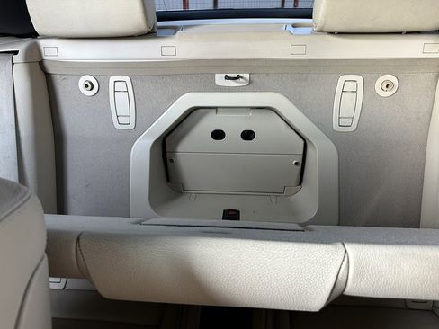 Used 2009 BMW 335i Convertible w/ Premium Pkg image 28