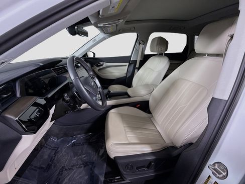 Used 2024 Audi Q8 e-tron Premium Plus w/ Premium Plus Package image 22