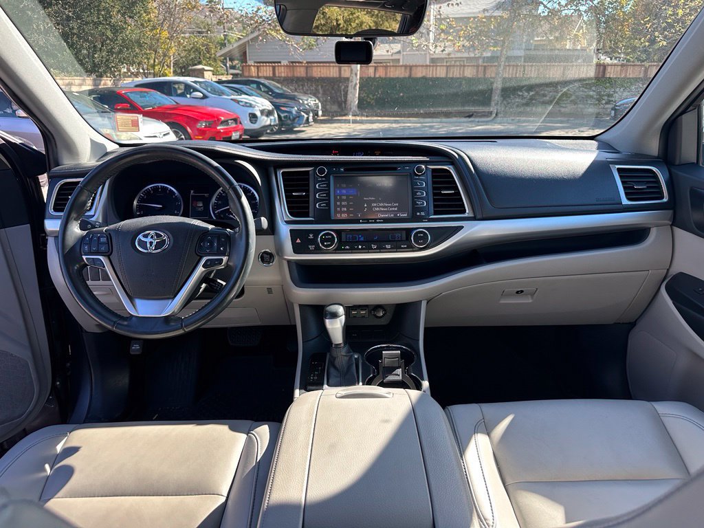 Certified 2019 Toyota Highlander XLE FWD image 11