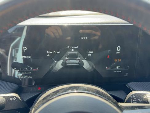Used 2025 Nissan Kicks SR w/ Illumination Package FWD image 16