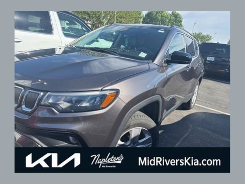 Used 2022 Jeep Compass Latitude AWD/4WD image 1