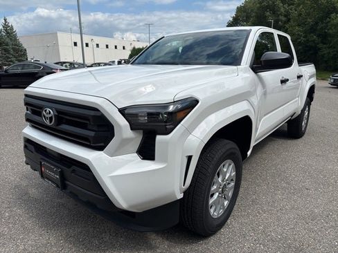 Used 2025 Toyota Tacoma SR image 4