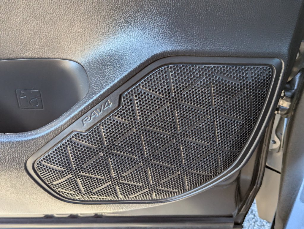 Used 2025 Toyota RAV4 XLE FWD image 22