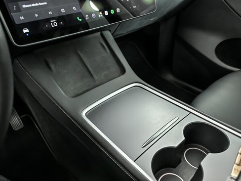 Used 2023 Tesla Model Y Long Range AWD/4WD image 32