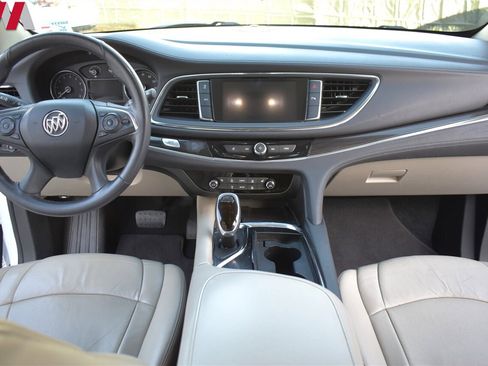 Used 2018 Buick Enclave Essence AWD/4WD image 12