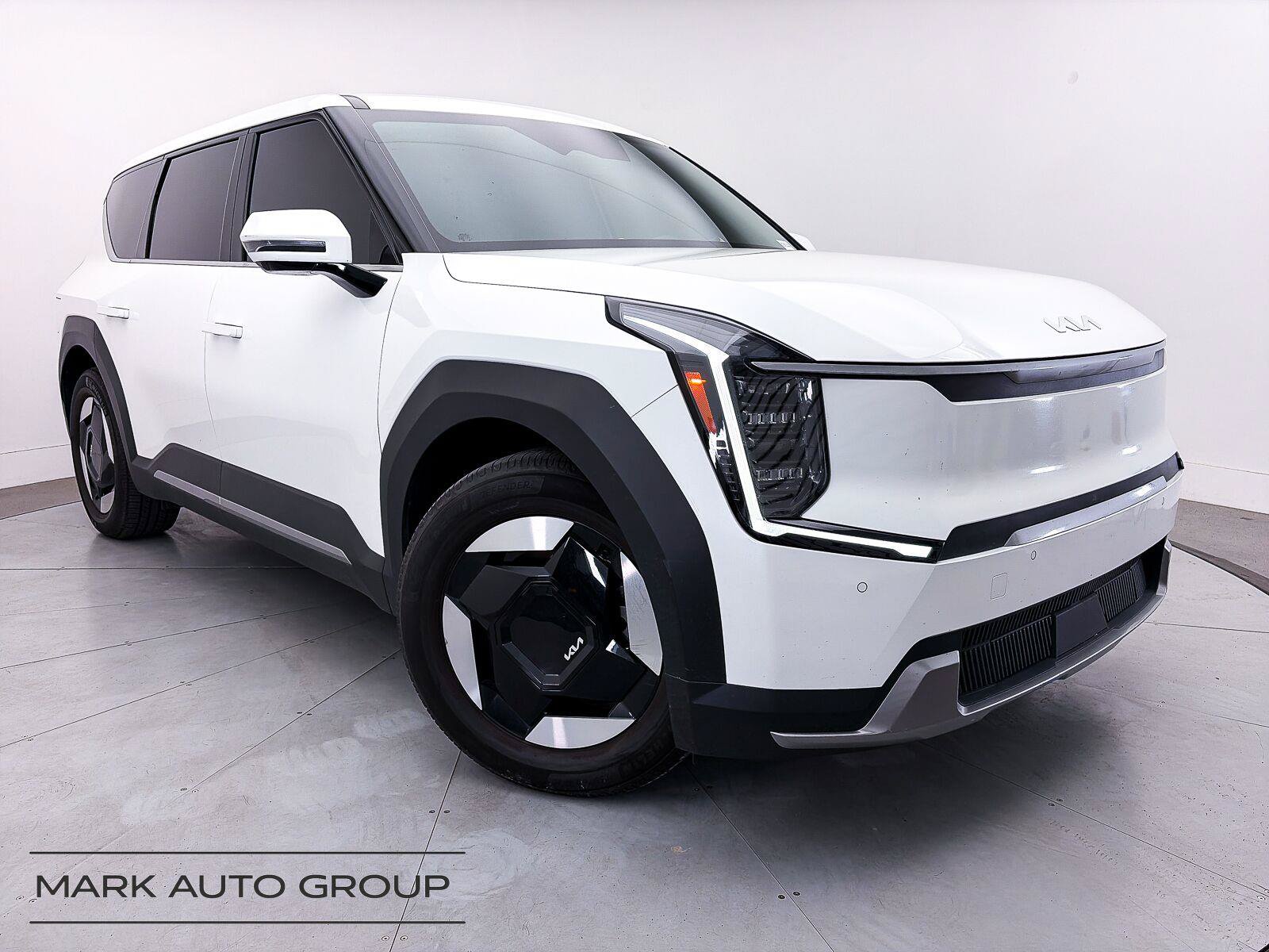 Used 2024 Kia EV9 Light Long Range RWD image 1