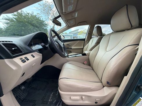 Used 2011 Toyota Venza AWD image 12