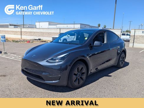 Used 2024 Tesla Model Y Long Range image 1
