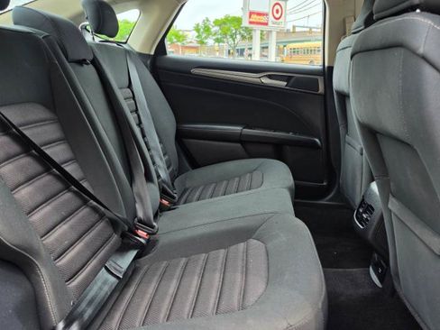 Used 2017 Ford Fusion SE FWD image 13