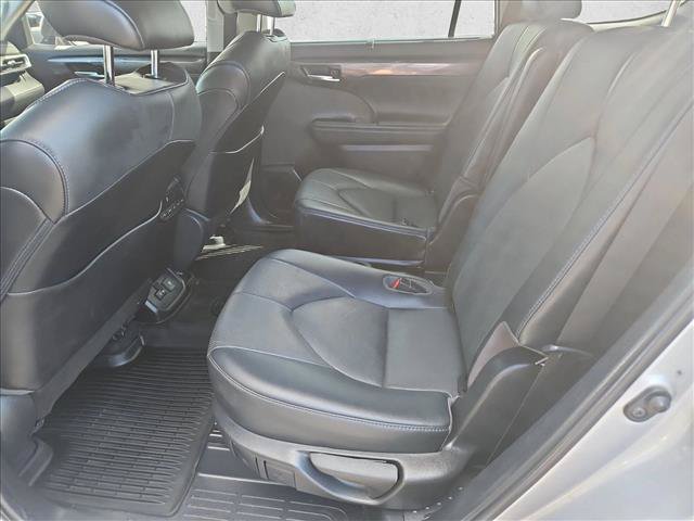 Used 2021 Toyota Highlander Limited AWD/4WD image 20